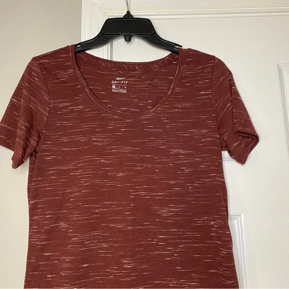Nike Dri Fit Womens Maroon White Marled Short Sleeve Athletic Top Small Gym